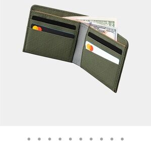 NWT in box- Alpaka Ark Classic Wallet